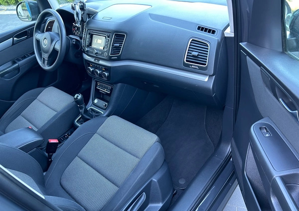 Volkswagen Sharan cena 49900 przebieg: 215000, rok produkcji 2014 z Sztum małe 232